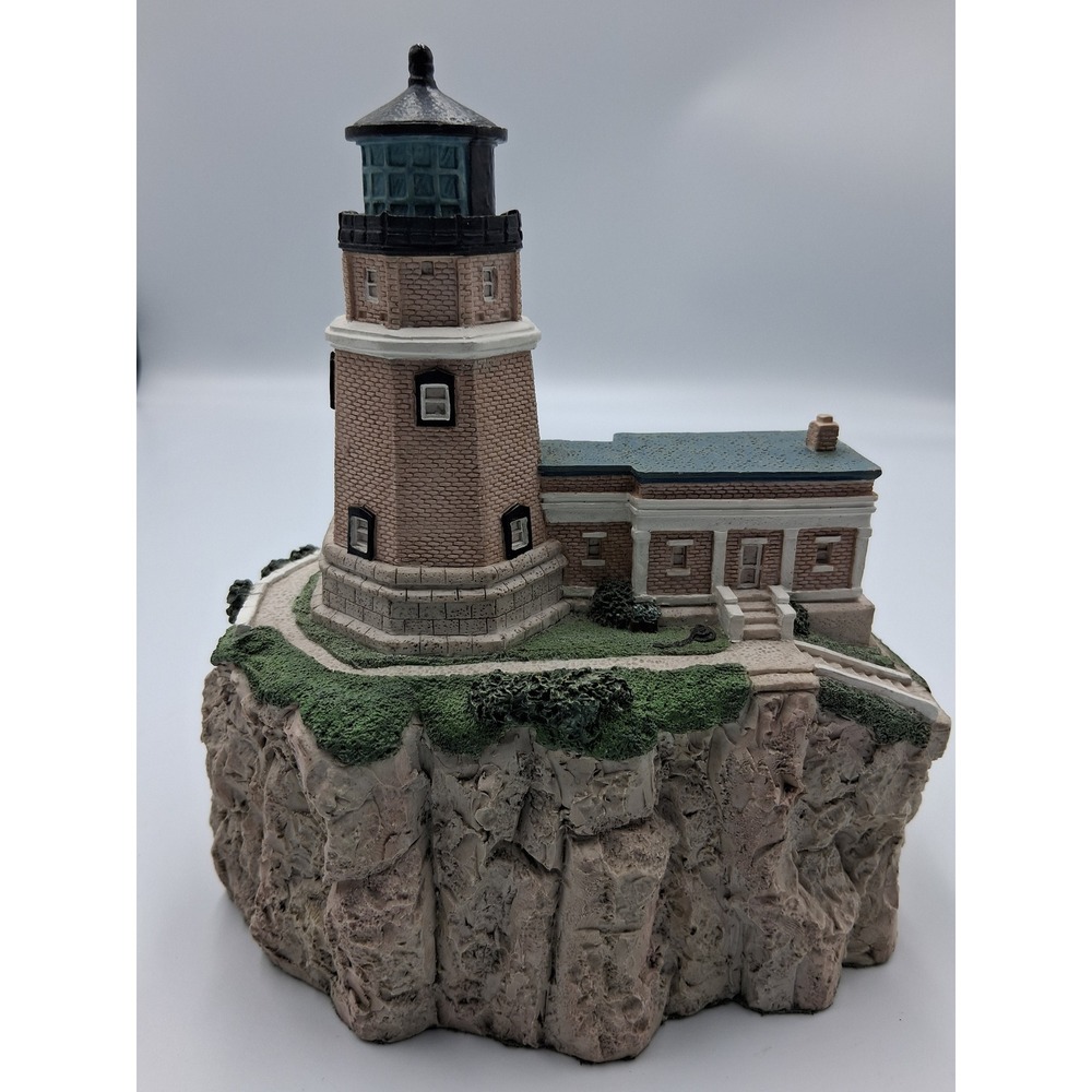 Harbour Lights Split Rock MN SIGNED Bill Younger 1995 Stamp Series #412